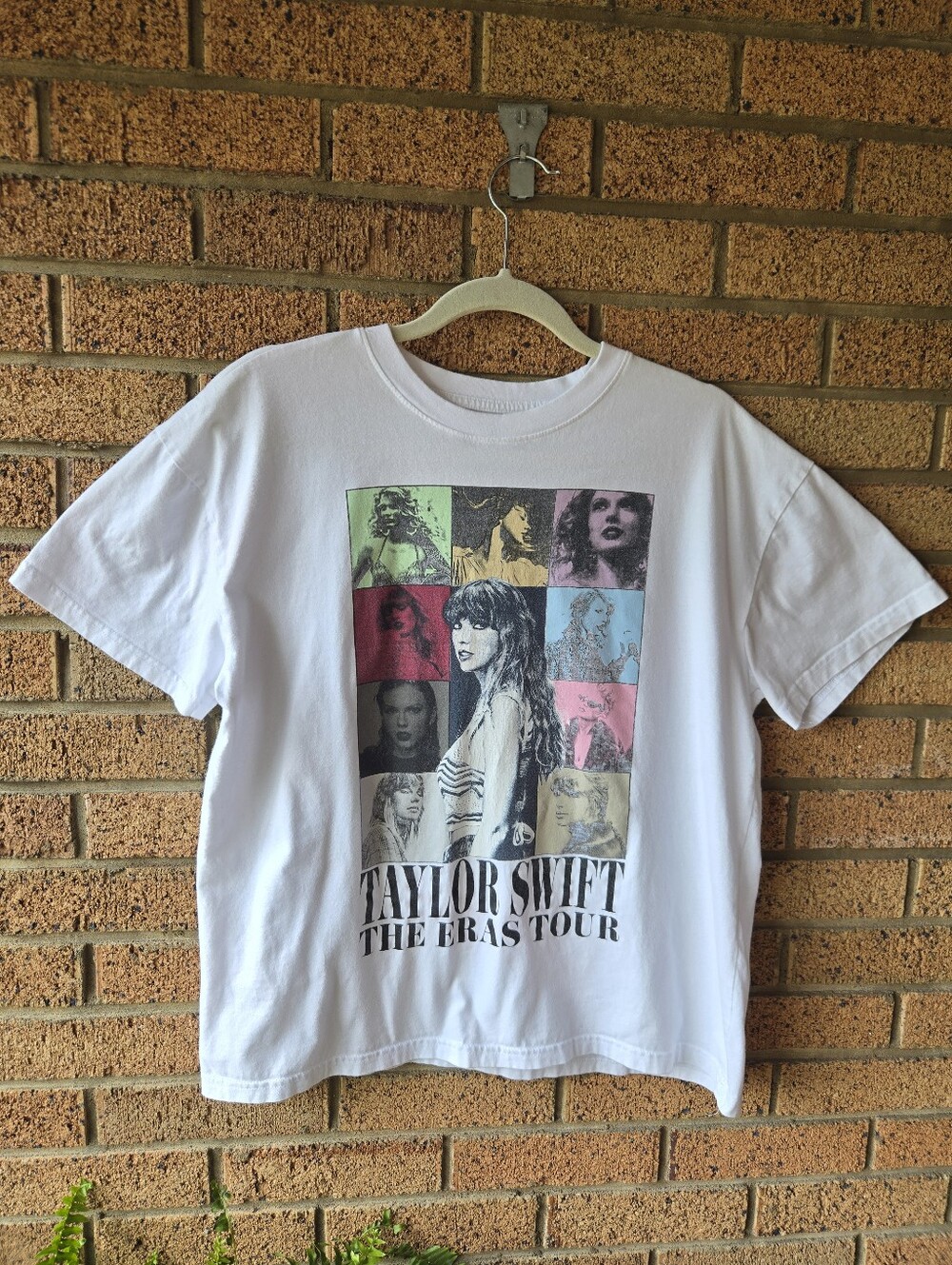 Official Taylor Swift The Eras Tour 2023 Graphic Tee Shirt White Size S 🌟
